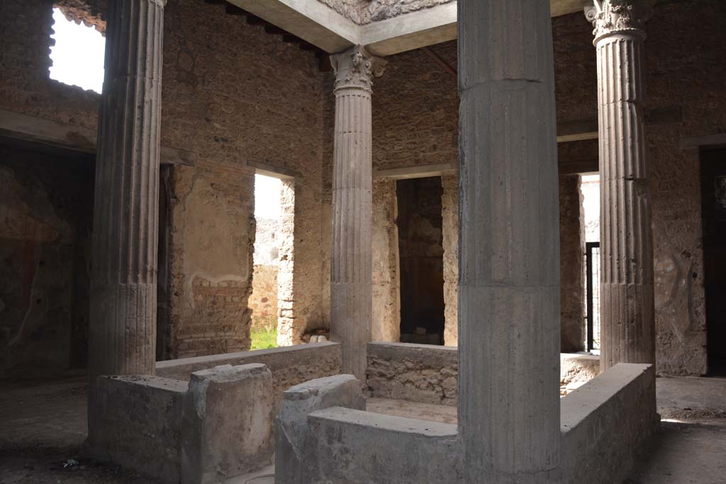 I.8.17 Pompeii. March 2019. Room 3, atrium, looking south-west across impluvium towards doorways to rooms 4 and 6. 
Foto Annette Haug, ERC Grant 681269 DÉCOR.
