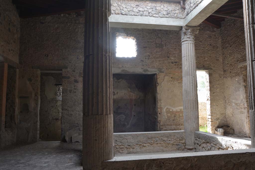 I.8.17 Pompeii. March 2019. Room 3, atrium, looking south across impluvium towards doorways to rooms 8, 7 and 6. 
Foto Annette Haug, ERC Grant 681269 DÉCOR.
