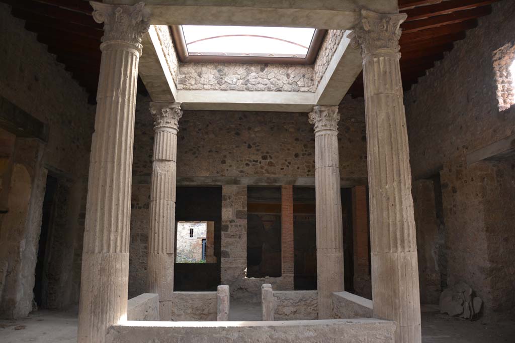 I.8.17 Pompeii. March 2019. Room 3, atrium, looking east across impluvium.
Foto Annette Haug, ERC Grant 681269 DÉCOR.
