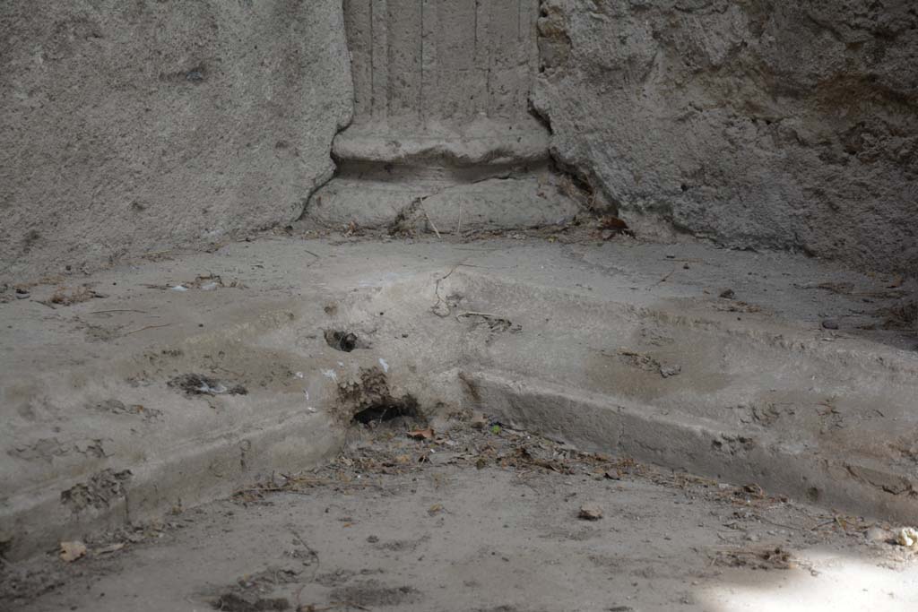 I.8.17 Pompeii. March 2019.  North-east corner of impluvium.
Foto Annette Haug, ERC Grant 681269 DÉCOR.
