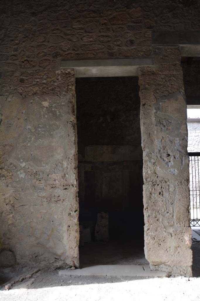 I.8.17 Pompeii. March 2019. Looking west towards doorway to room 4, from atrium.
Foto Annette Haug, ERC Grant 681269 DÉCOR.

