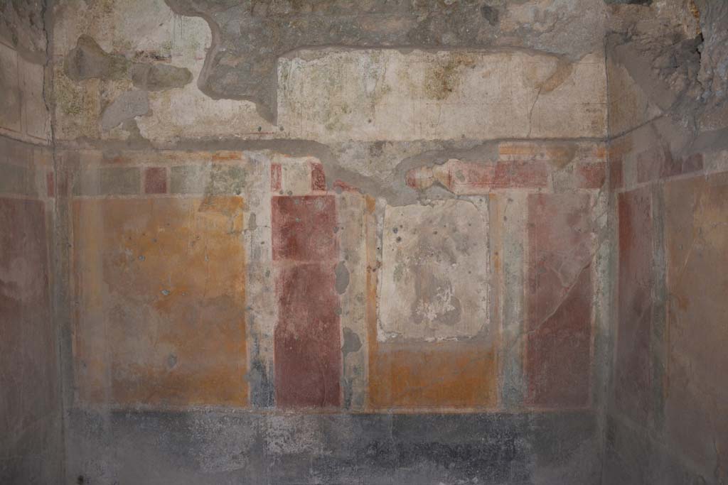 I.8.17 Pompeii. March 2019. Room 4, looking towards west wall.
Foto Annette Haug, ERC Grant 681269 DÉCOR.

