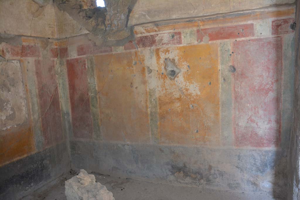 I.8.17 Pompeii. October 2019. Room 4, looking towards north-west corner and north wall.
Foto Annette Haug, ERC Grant 681269 DÉCOR.
