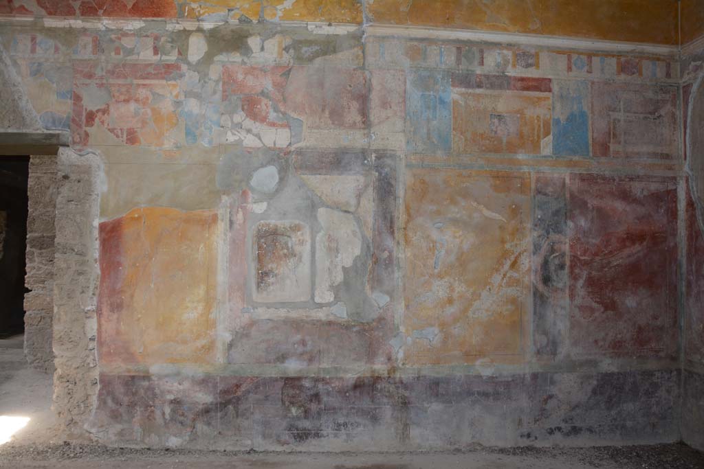 I.8.17 Pompeii. March 2019. Room 9, looking towards north wall of tablinum.
Foto Annette Haug, ERC Grant 681269 DÉCOR.

