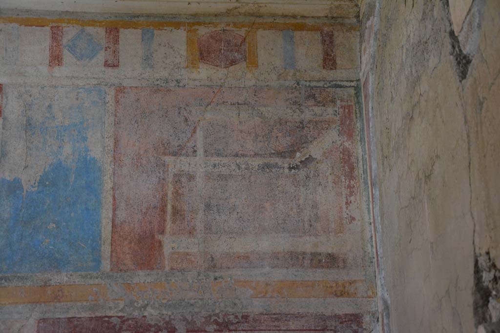 I.8.17 Pompeii. March 2019. Room 9, detail of painted decoration from north wall in north-east corner.
Foto Annette Haug, ERC Grant 681269 DÉCOR.
