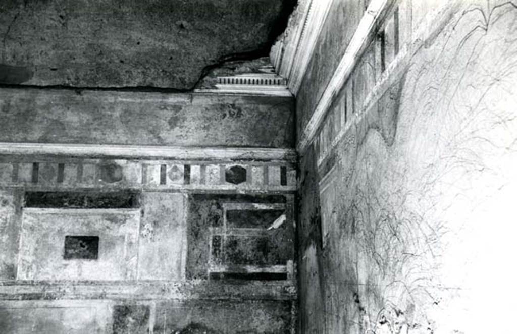 I.8.17 Pompeii. 1972. Room 9. Casa dei Quattro Stili, oecus of atrium, NE corner.  Photo courtesy of Anne Laidlaw.
American Academy in Rome, Photographic Archive. Laidlaw collection _P_72_14_35.

