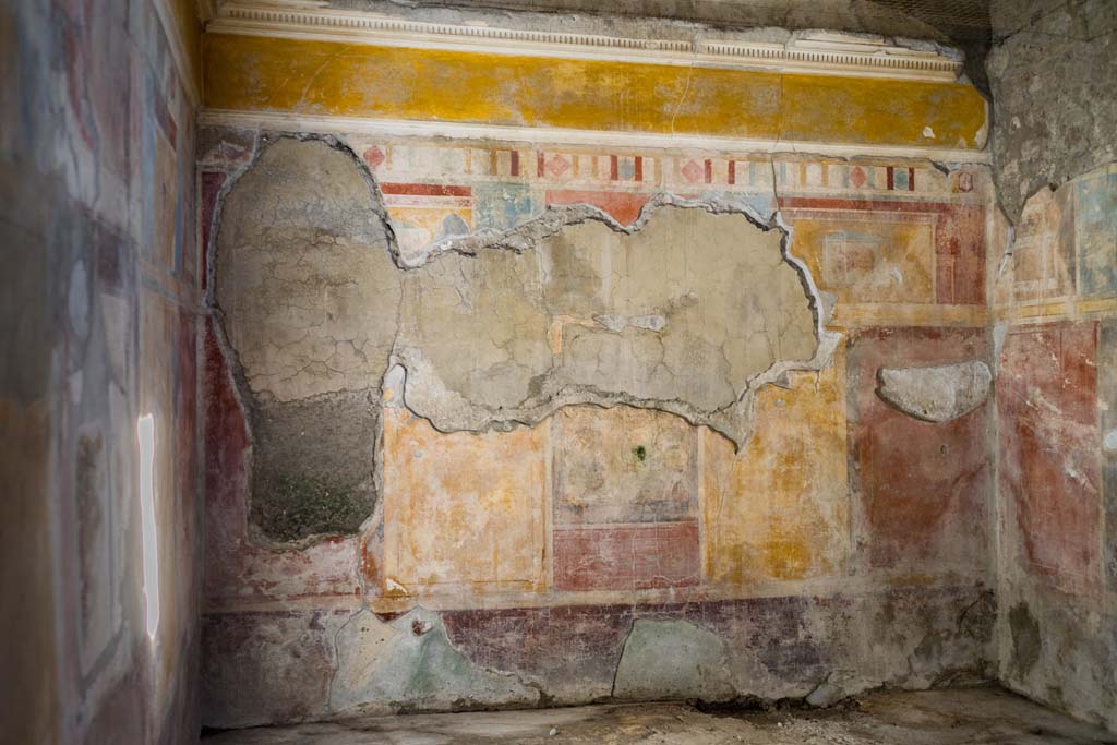 I.8.17 Pompeii. December 2021. Room 9, east wall. Photo courtesy of Johannes Eber.

