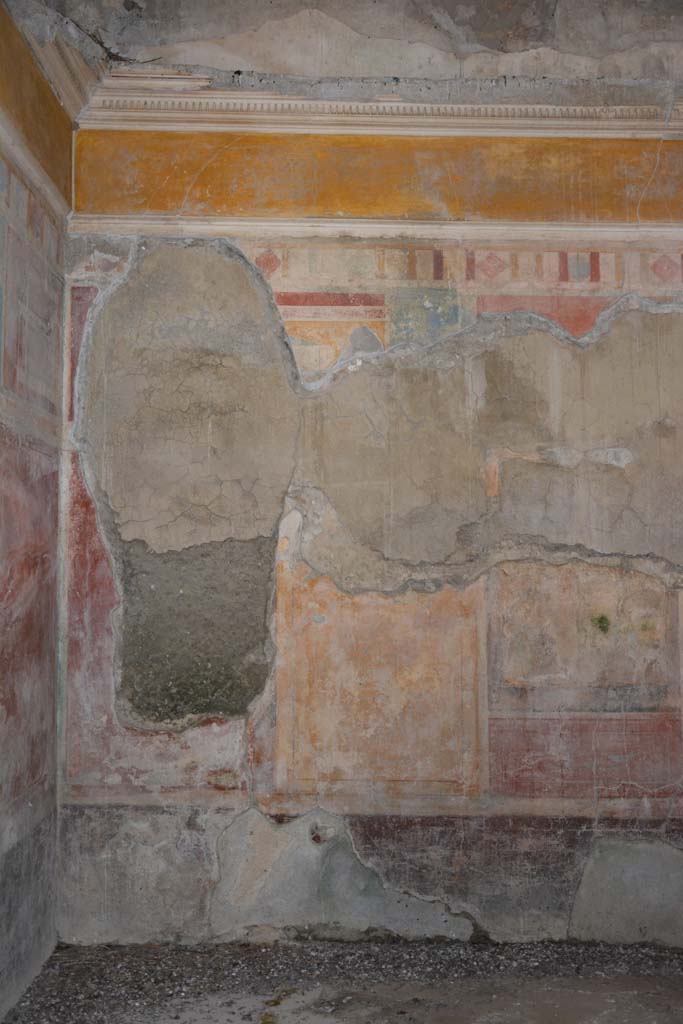 I.8.17 Pompeii. March 2019. Room 9, detail from north end of east wall.
Foto Annette Haug, ERC Grant 681269 DÉCOR.

