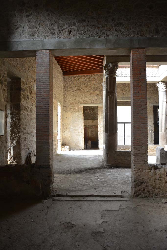 I.8.17 Pompeii. March 2019. 
Room 9, looking west across flooring towards threshold from atrium 3.
Foto Annette Haug, ERC Grant 681269 DÉCOR.
