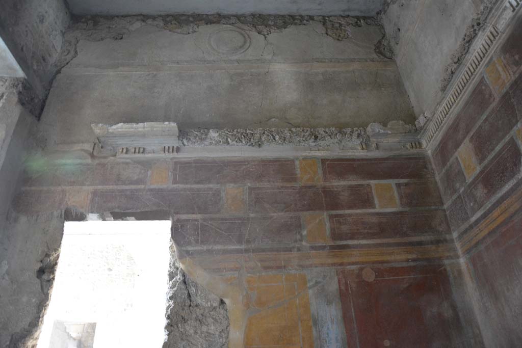 I.8.17 Pompeii. March 2019. Room 12, upper west wall with window into north ala 13.
Foto Annette Haug, ERC Grant 681269 DÉCOR.
