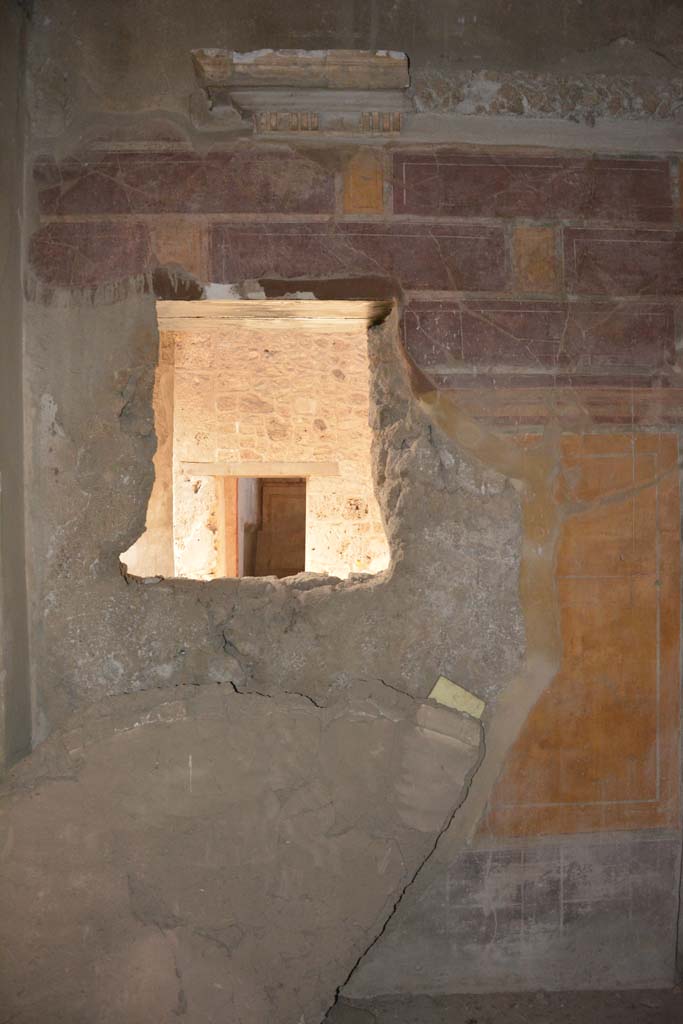 I.8.17 Pompeii. March 2019. Room 12, window at south end of west wall. 
Foto Annette Haug, ERC Grant 681269 DÉCOR.
