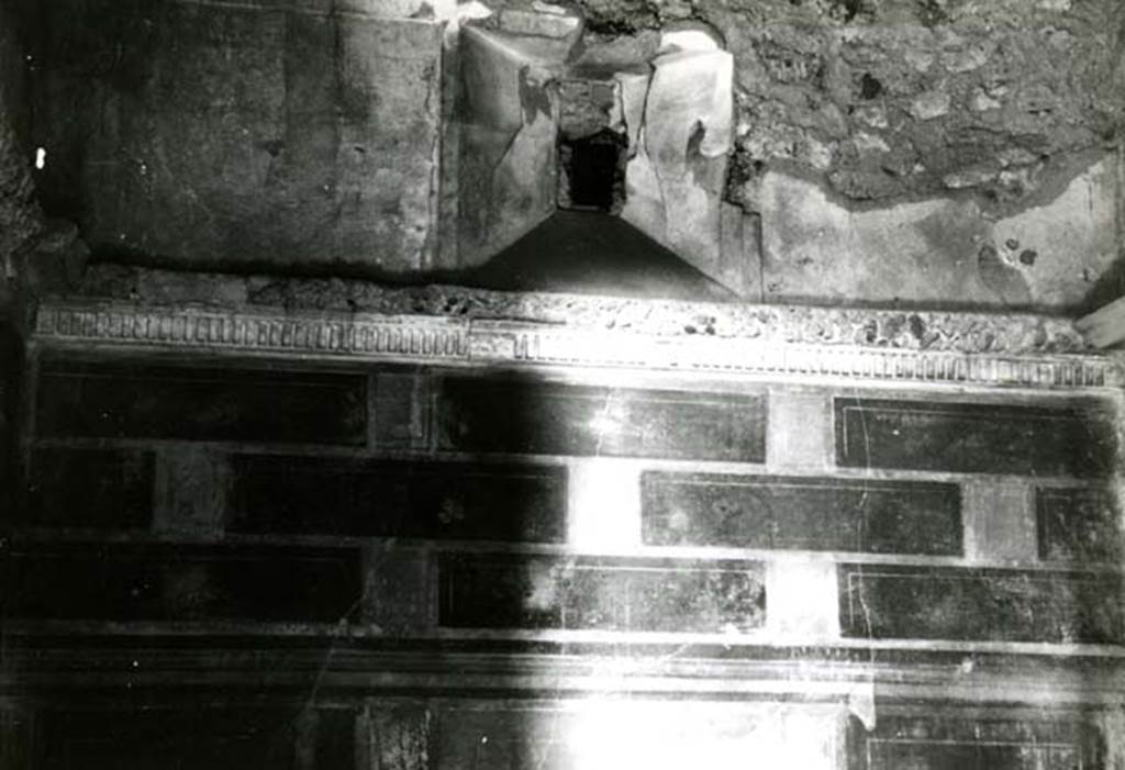 I.8.17 Pompeii. 1968. Room 12. Casa dei Quattro Stili, NE cubiculum, back N wall.  Photo courtesy of Anne Laidlaw.
American Academy in Rome, Photographic Archive. Laidlaw collection _P_68_3_17. 
