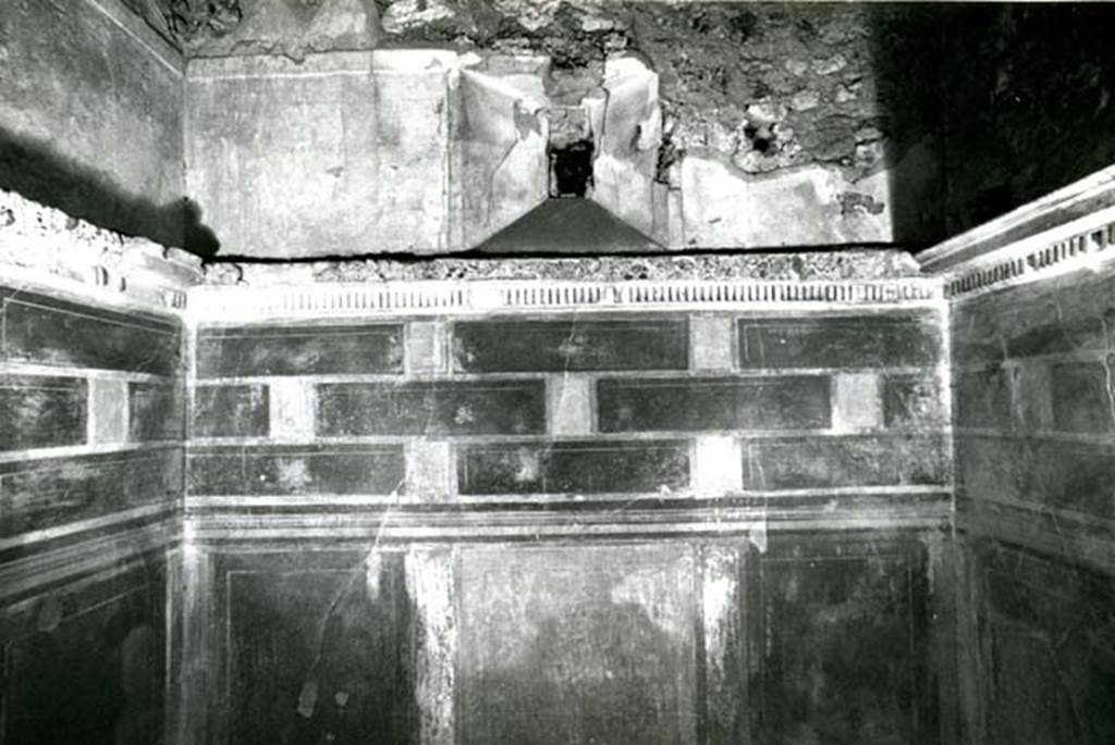 I.8.17 Pompeii. 1972. Room 12. Casa dei Quattro Stili, 3rd left of atrium, N wall.  Photo courtesy of Anne Laidlaw.
American Academy in Rome, Photographic Archive. Laidlaw collection _P_72_14_19. 
