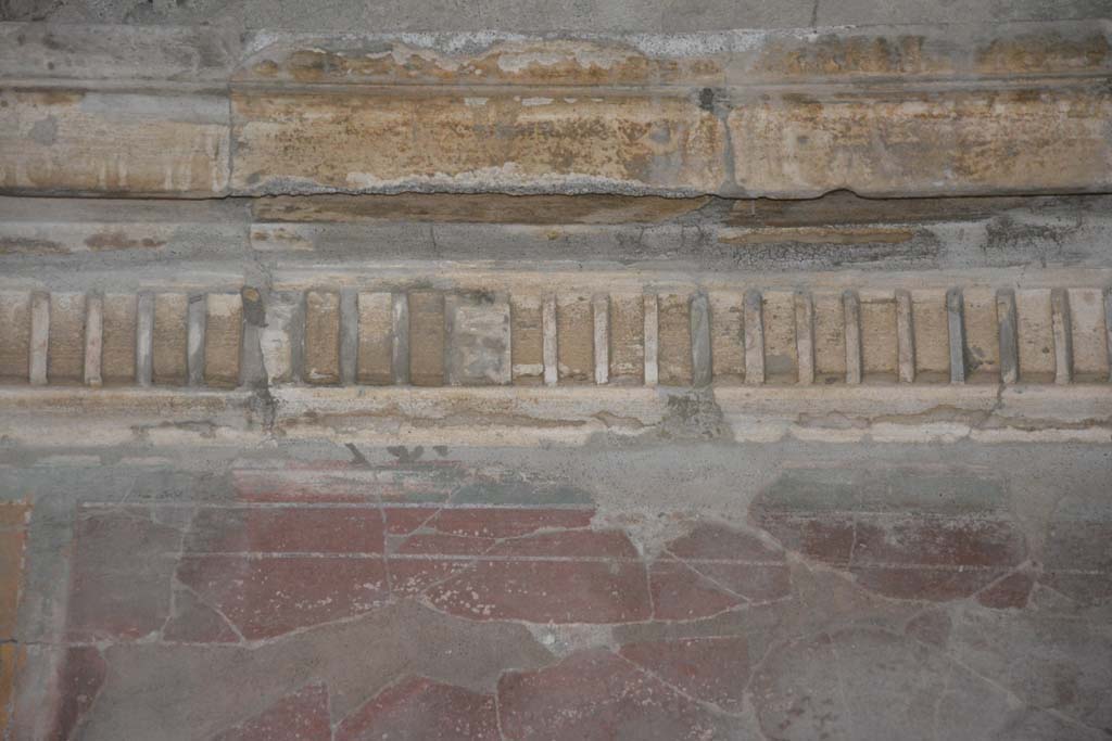 I.8.17 Pompeii. March 2019. Room 12, detail from cornice and upper east wall.
Foto Annette Haug, ERC Grant 681269 DÉCOR.
