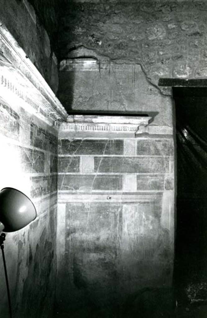 I.8.17 Pompeii. 1972. Room 12. Casa dei Quattro Stili, 3rd room left of atrium, S wall with doorway to atrium.  Photo courtesy of Anne Laidlaw.
American Academy in Rome, Photographic Archive. Laidlaw collection _P_72_14_25.
