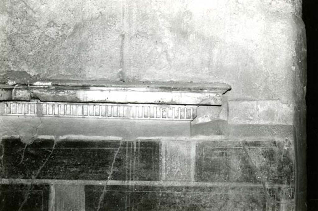 I.8.17 Pompeii. 1968. Room 12. Casa dei Quattro Stili, NE cubiculum, atrium, detail. S wall. 
Photo courtesy of Anne Laidlaw.
American Academy in Rome, Photographic Archive. Laidlaw collection _P_68_14_18.
