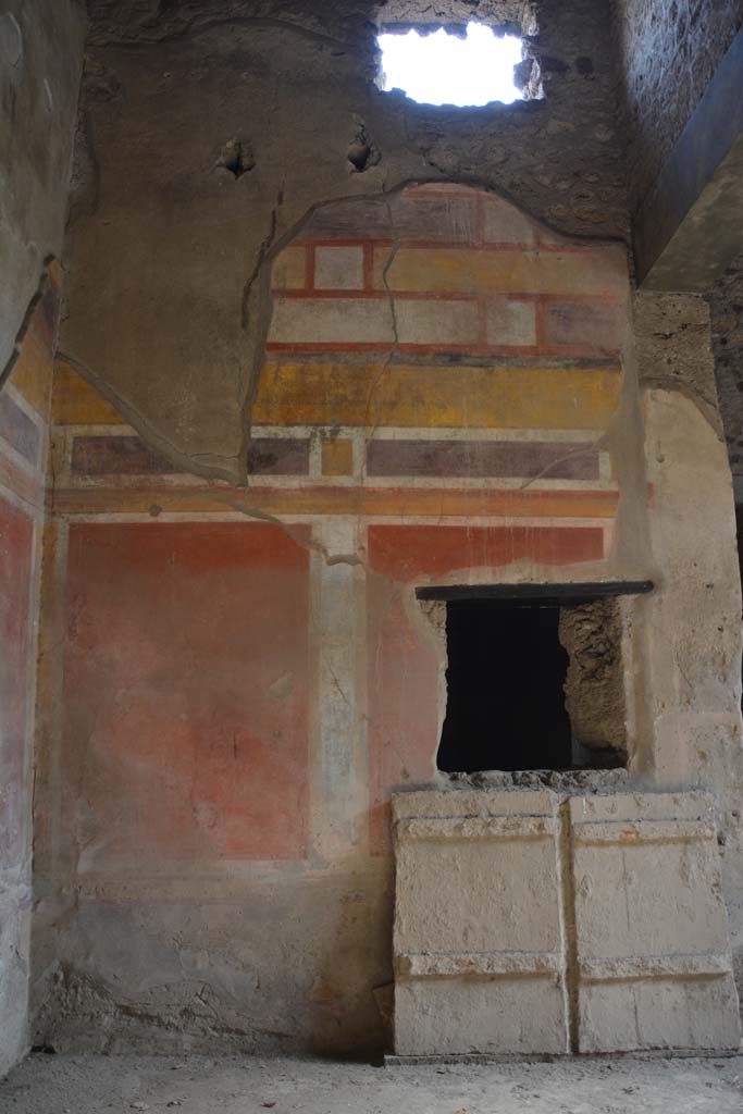 I.8.17 Pompeii. March 2019. Room 13, looking towards east wall with window into room 12.
Foto Annette Haug, ERC Grant 681269 DÉCOR.

