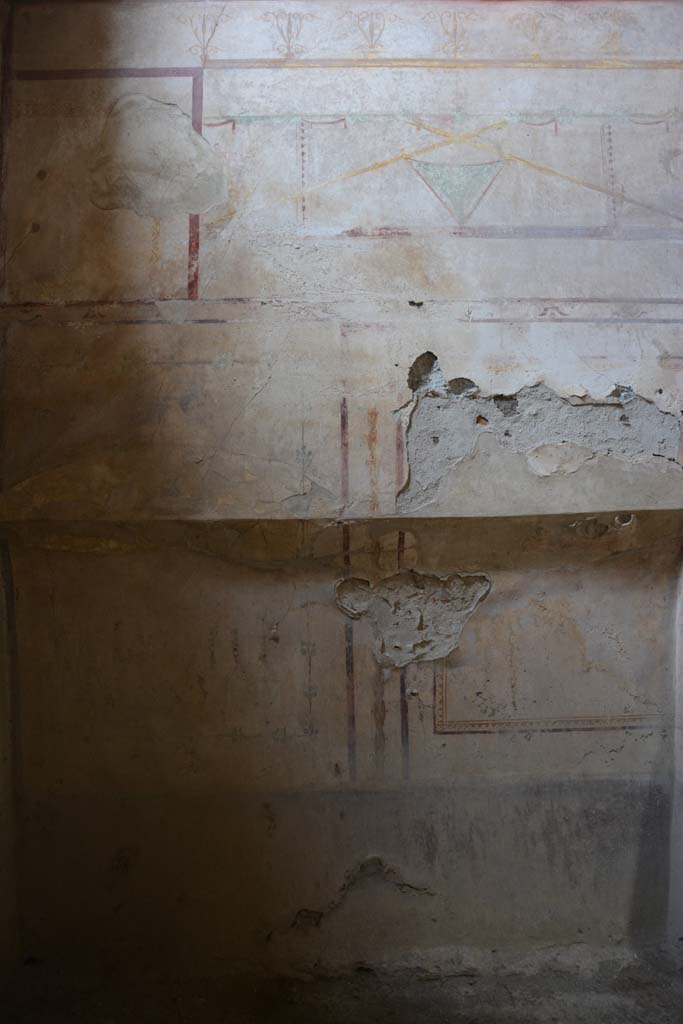 I.8.17 Pompeii. March 2019. Room 14, bed recess at west end of north wall.
Foto Annette Haug, ERC Grant 681269 DÉCOR.

