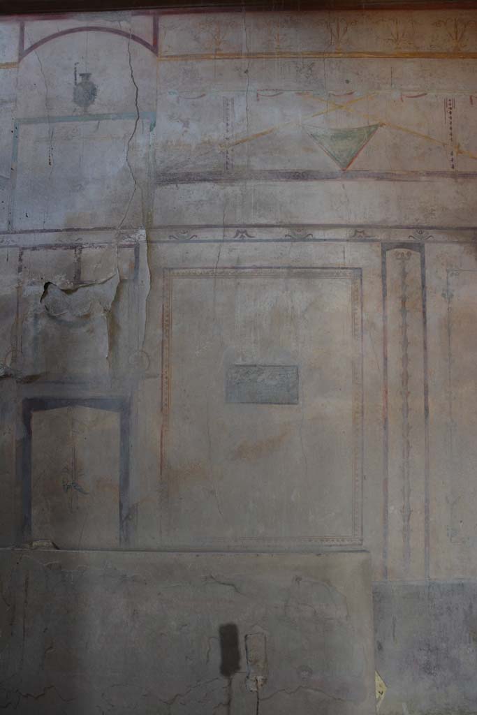 I.8.17 Pompeii. March 2019. Room 14, north wall with painted panel.
Foto Annette Haug, ERC Grant 681269 DÉCOR.
