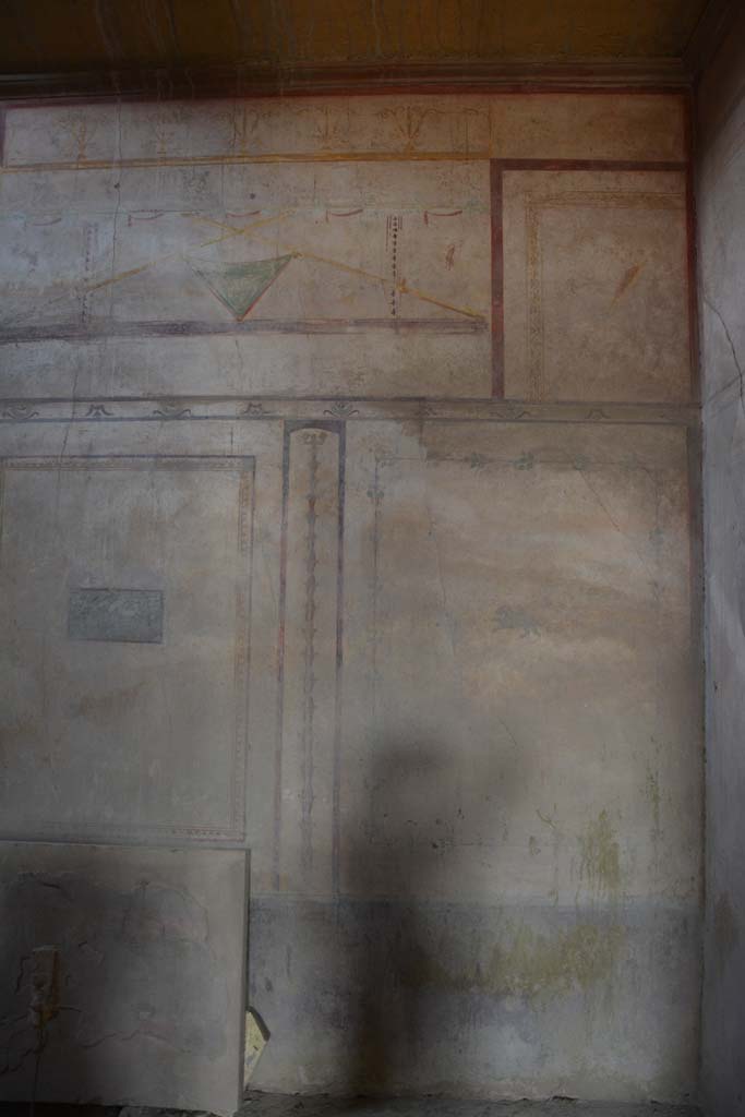 I.8.17 Pompeii. March 2019. Room 14, north wall in north-east corner.
Foto Annette Haug, ERC Grant 681269 DÉCOR.
