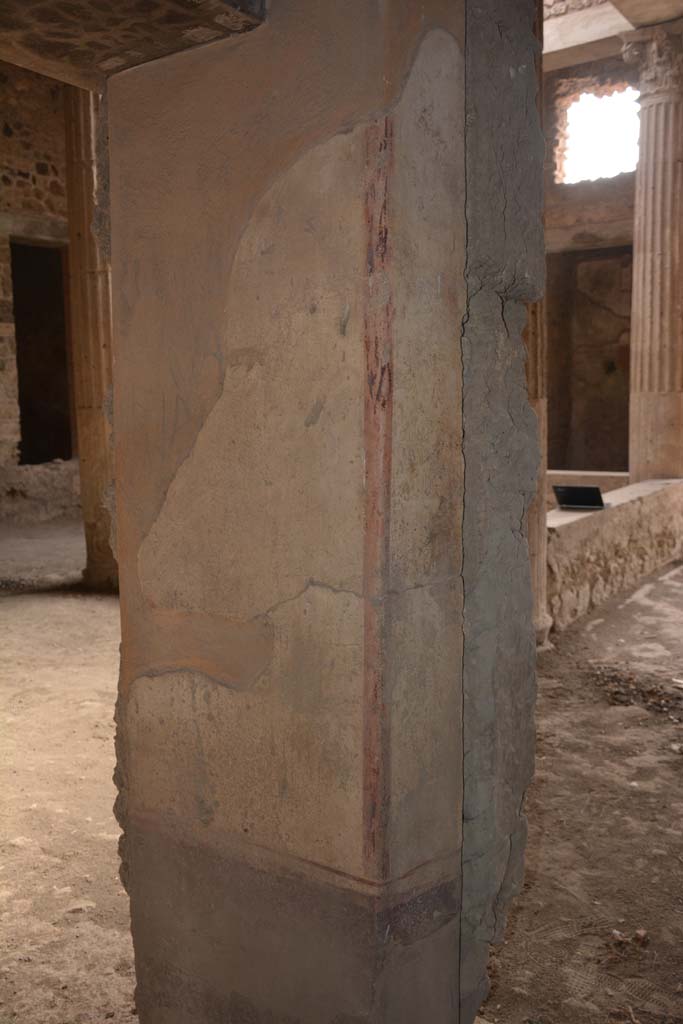 I.8.17 Pompeii. March 2019. 
Room 14, pilaster between two doorways with remaining painted decoration.
Foto Annette Haug, ERC Grant 681269 DÉCOR.
