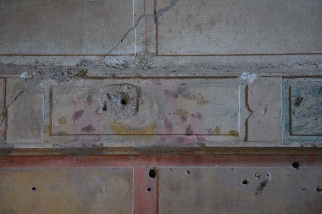 I.8.17 Pompeii. March 2019. Room 15, detail from south wall.
Foto Annette Haug, ERC Grant 681269 DÉCOR.
