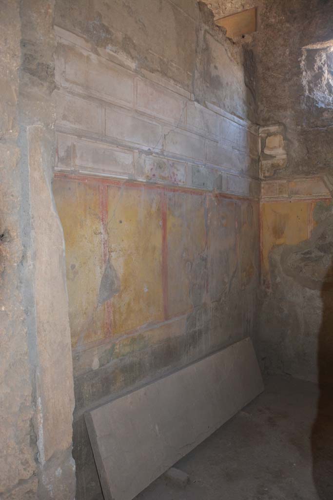 I.8.17 Pompeii. October 2019.  Room 15, looking west along south wall. 
Foto Annette Haug, ERC Grant 681269 DÉCOR.
