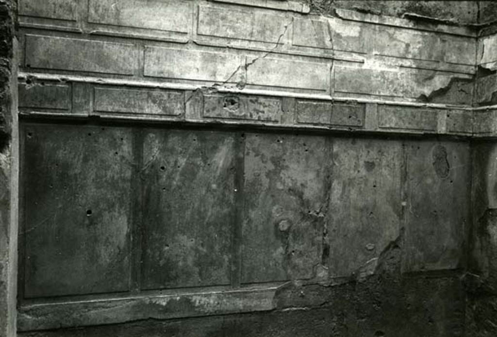 I.8.17 Pompeii. 1975. Room 15.
Casa dei Quattro Stili, cubiculum left N of entrance, antechambers, left S wall detail of execution.  
Photo courtesy of Anne Laidlaw.
American Academy in Rome, Photographic Archive. Laidlaw collection _P_75_2_3.

