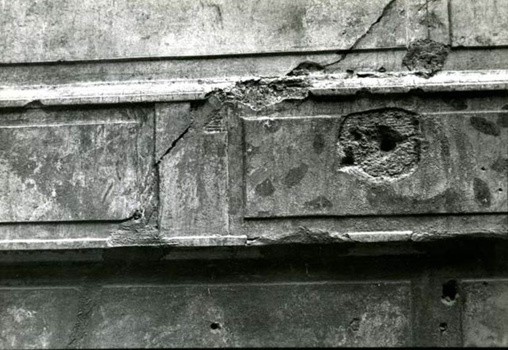 I.8.17 Pompeii. 1975. Room 15. Casa dei Quattro Stili, cubiculum left N of entrance, detail of execution.  Photo courtesy of Anne Laidlaw.
American Academy in Rome, Photographic Archive. Laidlaw collection _P_75_2_13.
