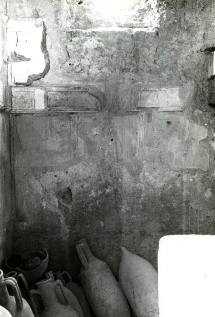 I.8.17 Pompeii. 1968. Room 15. Casa dei Quattro Stili, alcove W wall.  Photo courtesy of Anne Laidlaw.
American Academy in Rome, Photographic Archive. Laidlaw collection _P_68_3_12. 
