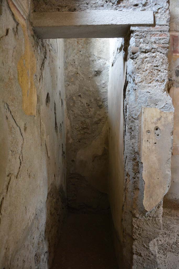 I.8.17 Pompeii. March 2019. Room 15, doorway to closet.
Foto Annette Haug, ERC Grant 681269 DÉCOR.
