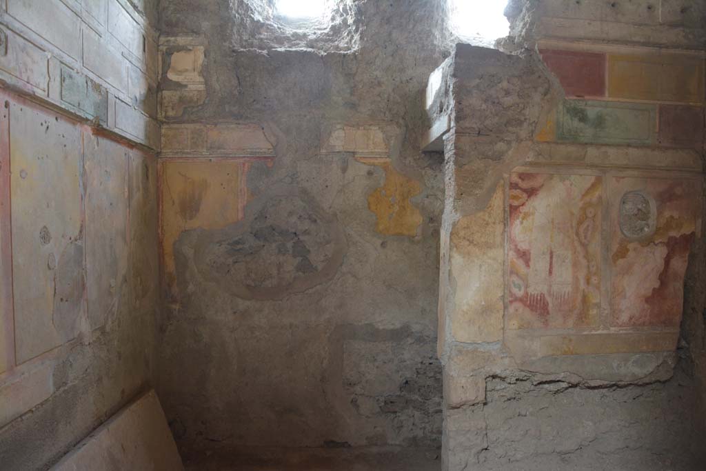 I.8.17 Pompeii. March 2019. Room 15, looking west to south-west corner.
Foto Annette Haug, ERC Grant 681269 DÉCOR.
