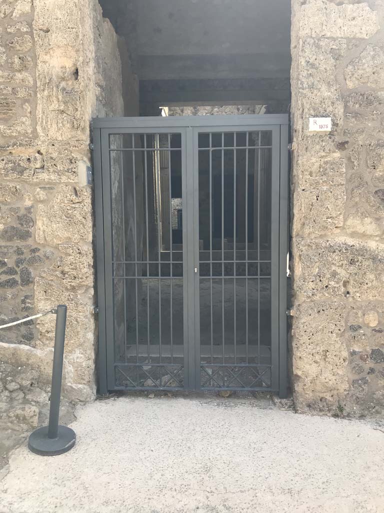 I.8.17 Pompeii. April 2019. Entrance doorway. Photo courtesy of Rick Bauer.