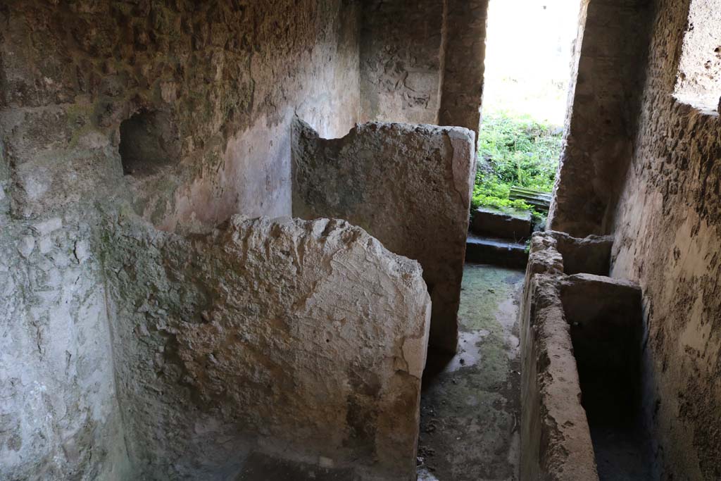 I.8.19 Pompeii. December 2018. Looking through window to lower level. Photo courtesy of Aude Durand.

