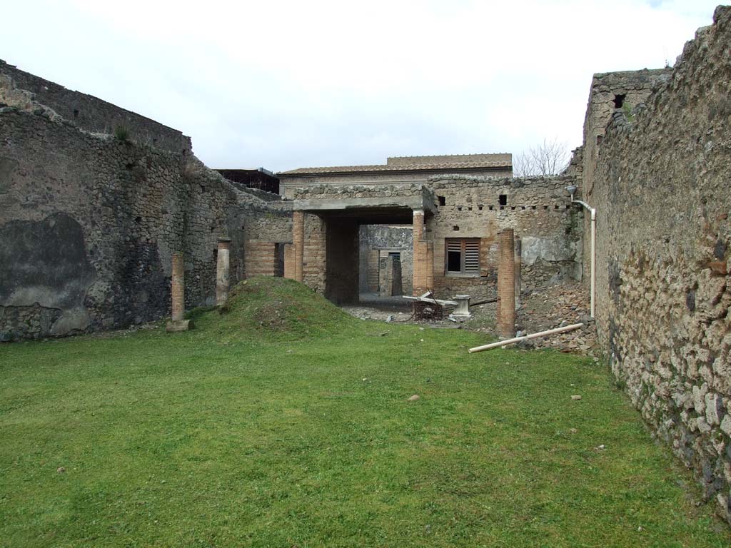 I.9.3 Pompeii. March 2009. Room 6, north portico from south end of garden area.