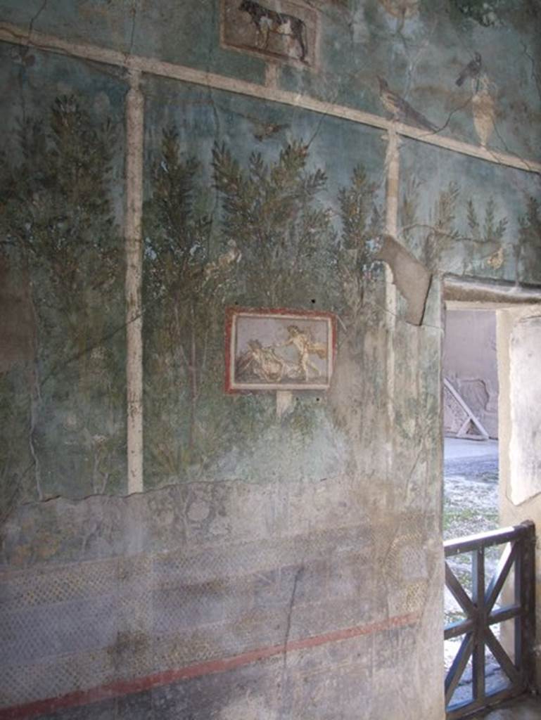 I.9.5 Pompeii, May 2018. Room 5, cubiculum, upper south wall. Photo courtesy of Buzz Ferebee.