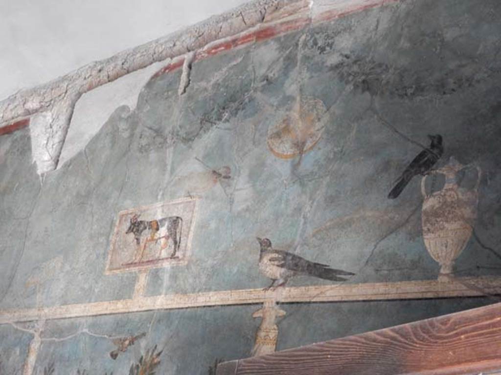 I.9.5 Pompeii, May 2018. Room 5, detail of bird from upper south wall. Photo courtesy of Buzz Ferebee.