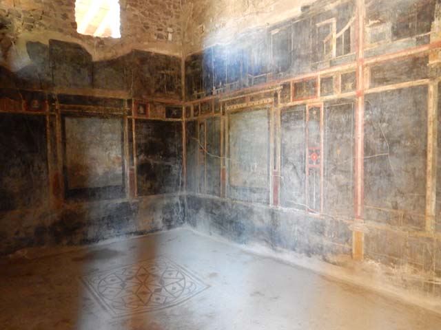 I.9.5 Pompeii. March 2009. Room 10. Triclinium. Mosaic floor..

