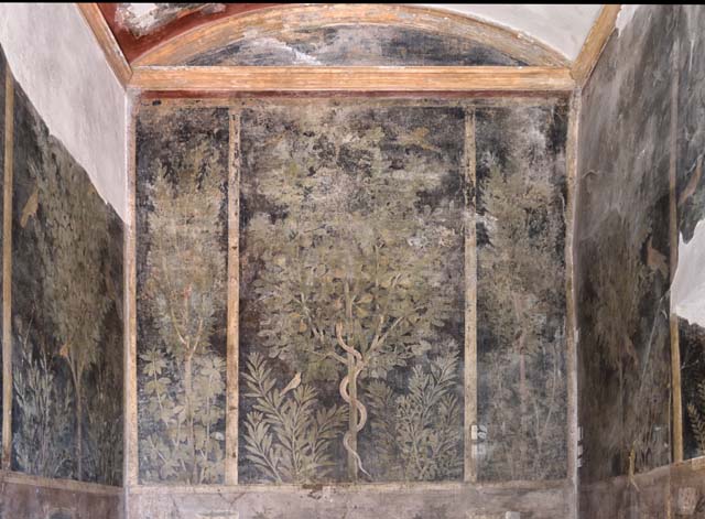 I.9.5 Pompeii. May 2016. Room 11, detail of bird from east wall. Photo courtesy of Buzz Ferebee.