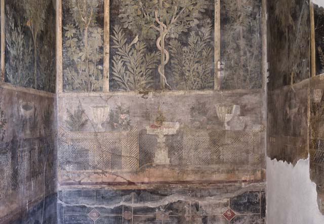 I.9.5 Pompeii. March 2009. Room 11.Cubiculum. East wall.  Painting of a snake in a fig tree with birds.