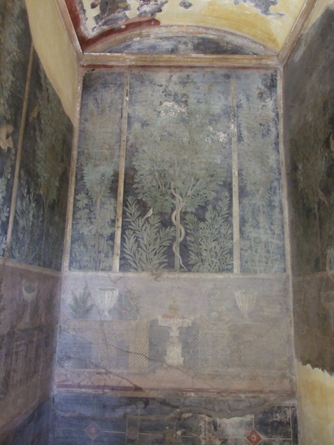 I.9.5 Pompeii. March 2009. Room 11.Cubiculum. East wall.  Garden painting with lattice fencing, white vases and table with Isis jug or jar.