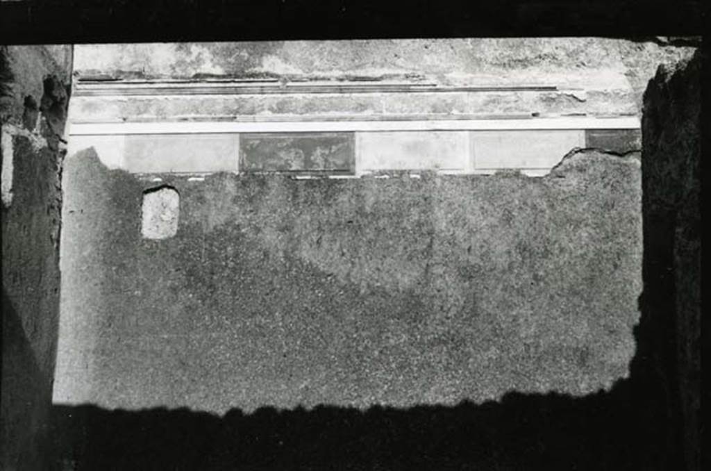 I.9.5 Pompeii. 1968. Domus of Euplia, room left of peristyle.  Photo courtesy of Anne Laidlaw.
American Academy in Rome, Photographic Archive. Laidlaw collection _P_68_10_18.
