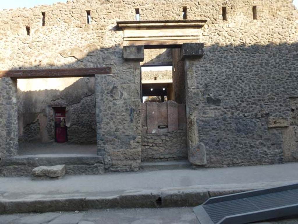 I.9.6 and 1.9.5 Pompeii. June 2012. Entrance doorways on Via dell’Abbondanza. Photo courtesy of Michael Binns.

