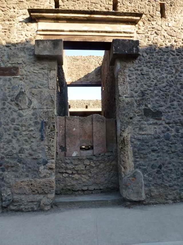 I.9.5 Pompeii. June 2012. Entrance doorway. Photo courtesy of Michael Binns.