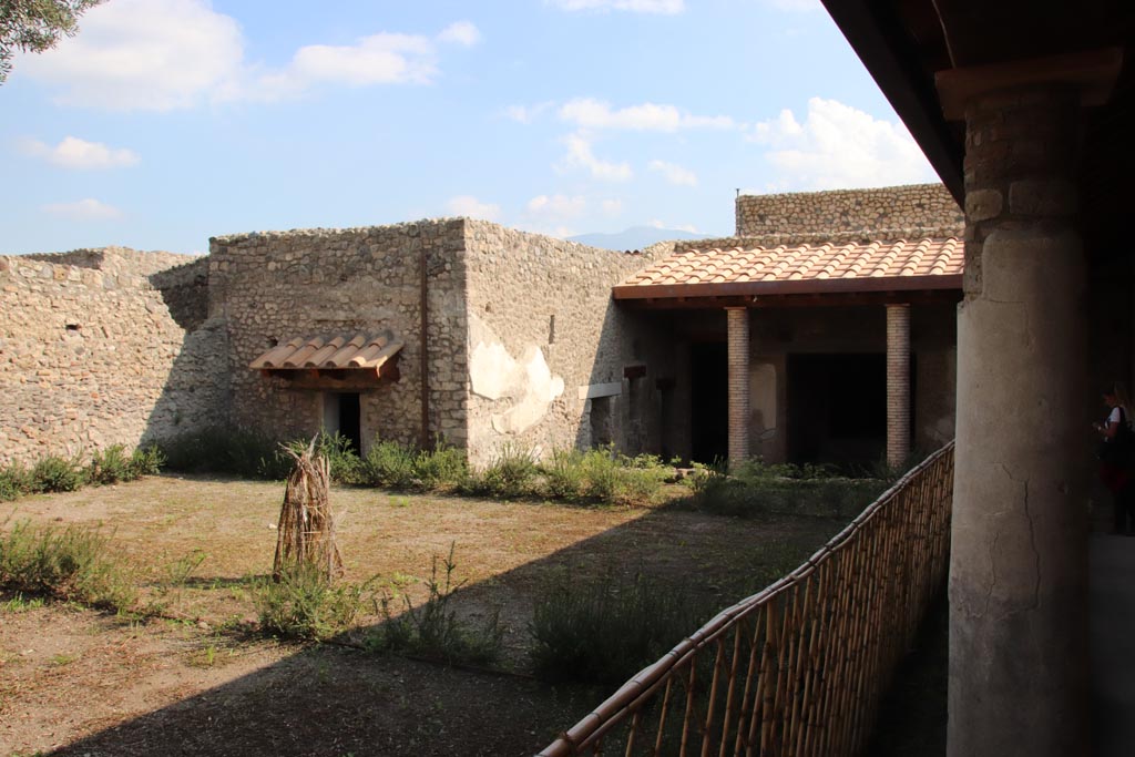 I.9.14 Pompeii. October 2022. Room 1, looking south-east across upper garden area. Photo courtesy of Klaus Heese.