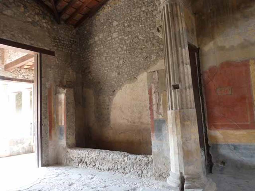 I.10.4 Pompeii. May 2010. Room 8, tablinum, west wall with window. The entrance to corridor 10 can be seen on the right.