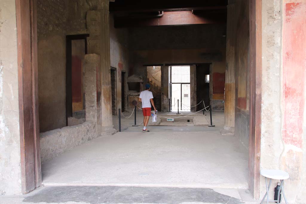 I.10.4 Pompeii. September 2021. Room 8, looking north across tablinum from north portico. Photo courtesy of Klaus Heese.