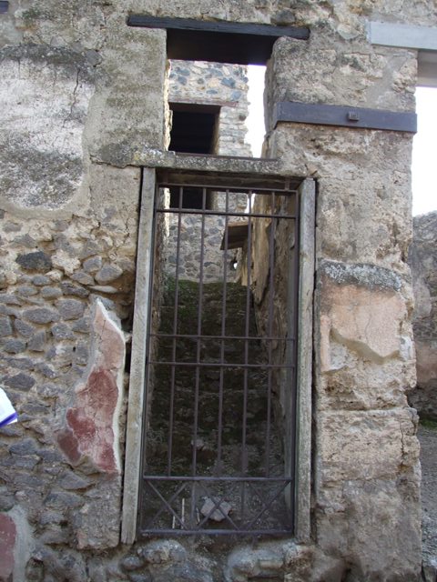 I.10.5 Pompeii.  Stairs to upper floor.  May 2005.