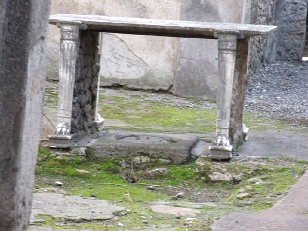 I.10.7 Pompeii.  December 2007.  Impluvium and Marble table with cistern mouth underneath.
.