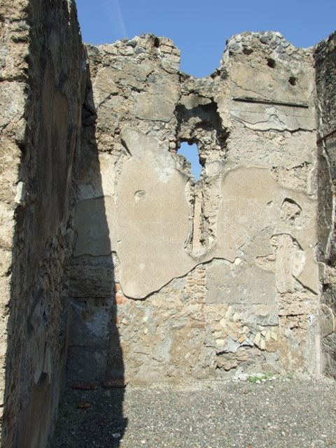 I.10.8 Pompeii.  December 2004.  Doorway to room 3 on east side of atrium.